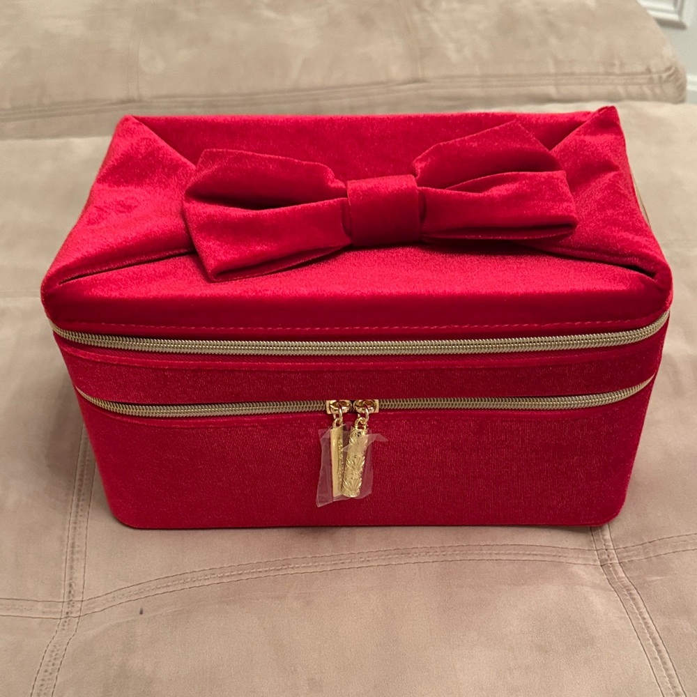 Estee’ Lauder Red Velvet Makeup Box with Bow, two compartments